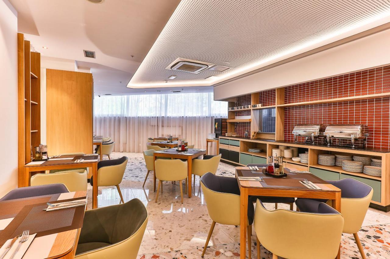 Carine Hotel Centar Podgorica Ngoại thất bức ảnh